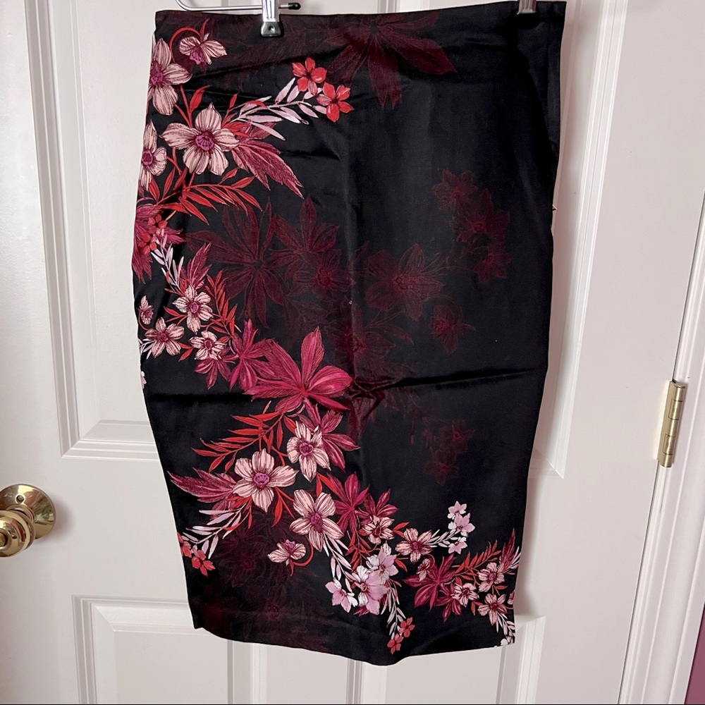 Floral mid length pencil skirt